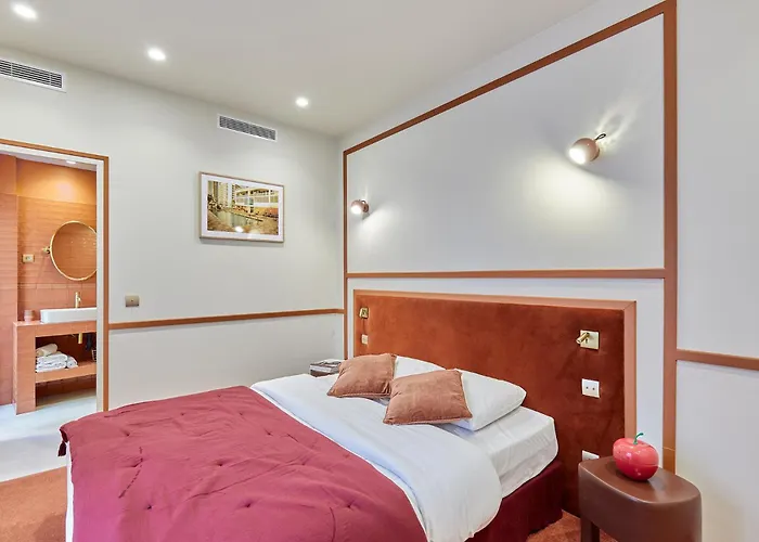 Apartment Center Of Paris By Studio Prestige